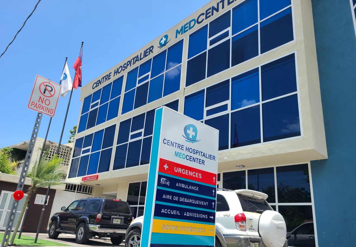 Entrée principale et signalétique du CHM